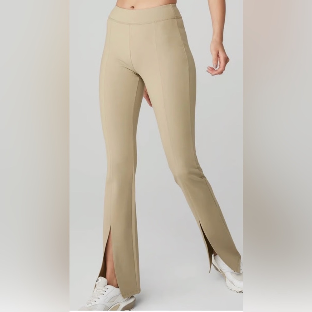 Alo Airbrush 7/8 High Waist Flutter Leggings - California Sand